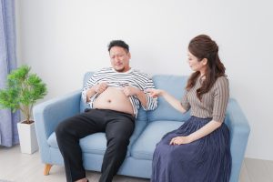 夫の健康診断で血糖値を指摘されたら？家庭で確認したいことと受診の考え方