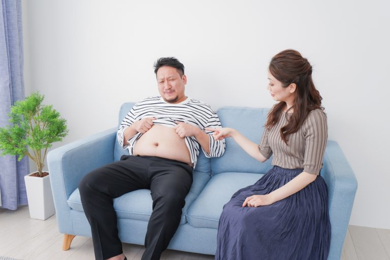 夫の健康診断で血糖値を指摘されたら？家庭で確認したいことと受診の考え方